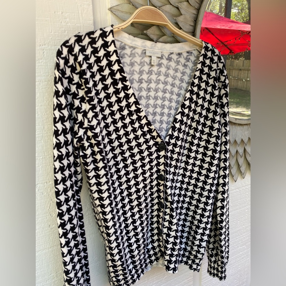 Talbots Houndstooth cardigan.  sz m medium/ cotton